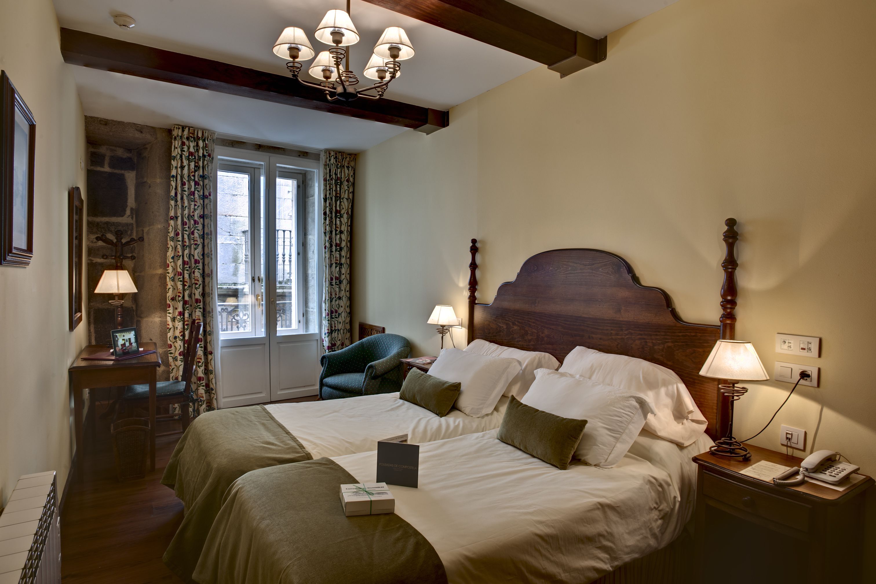 double or twin room | desk, free wifi, bed sheets