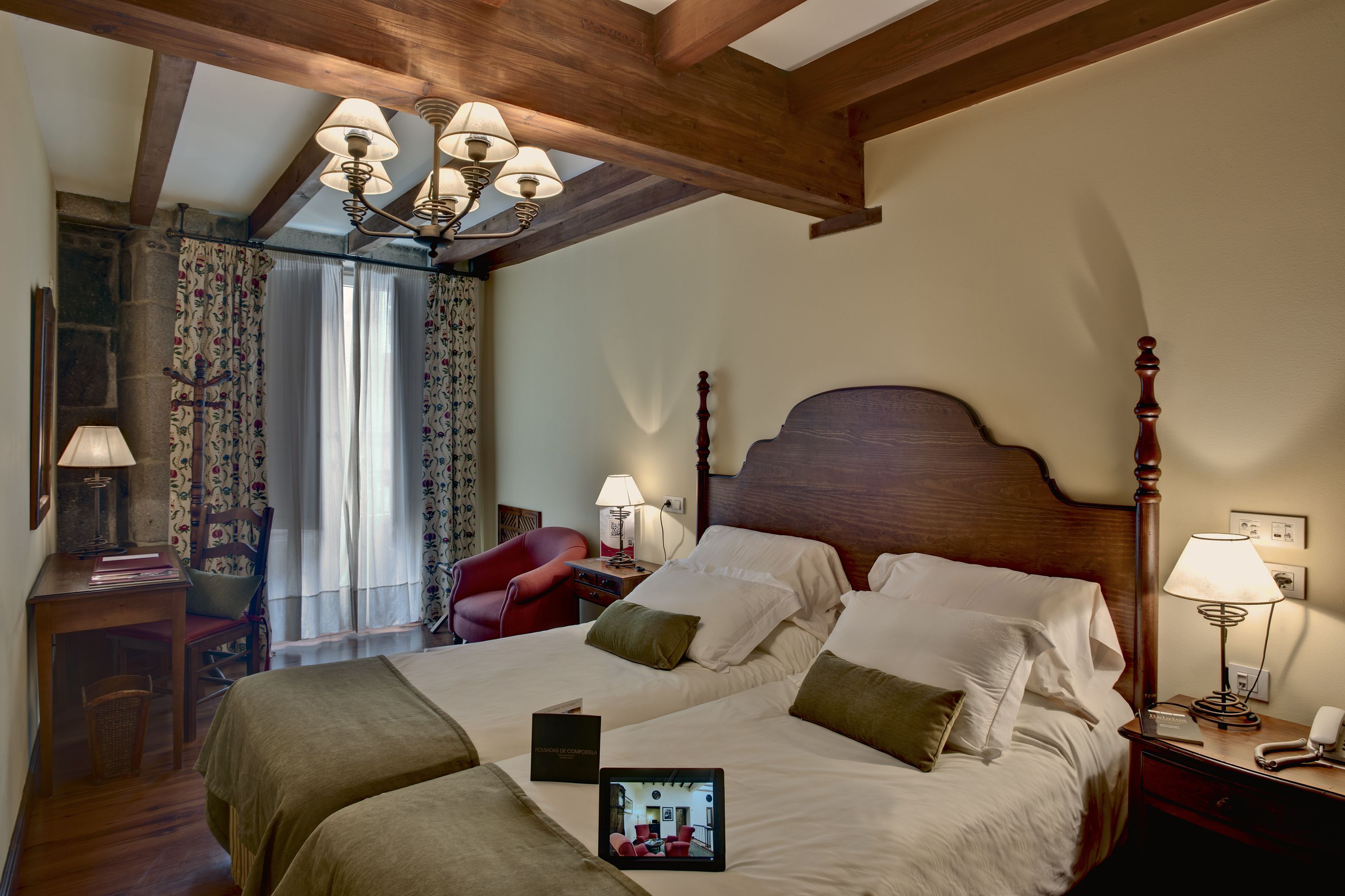 double or twin room | desk, free wifi, bed sheets