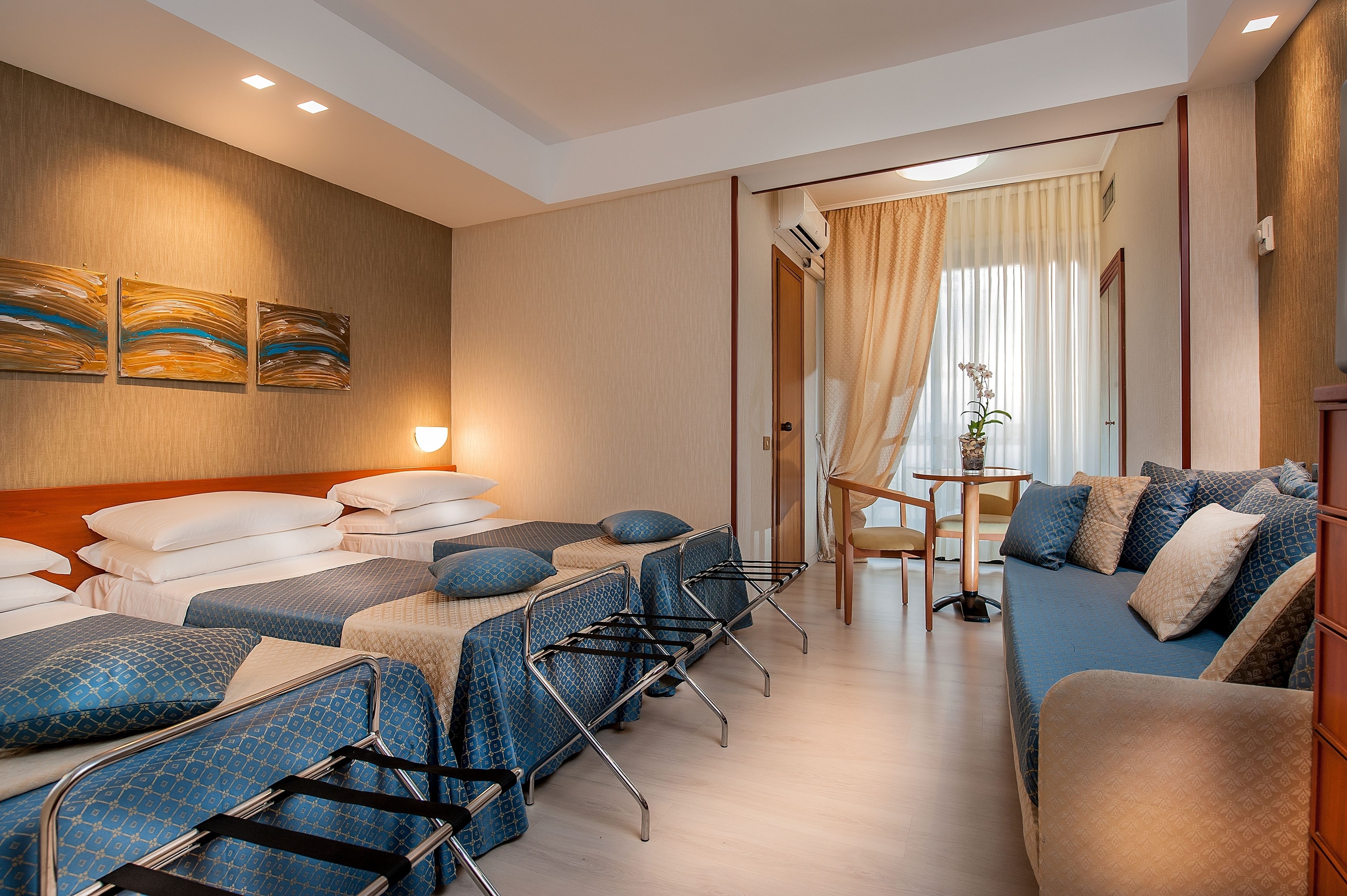 Coffres-forts dans les chambres, bureau, Wi-Fi gratuit, draps fournis