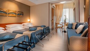In-room safe, desk, WiFi (free), bed sheets - Quality Hotel Rouge et Noir Roma (Rome)