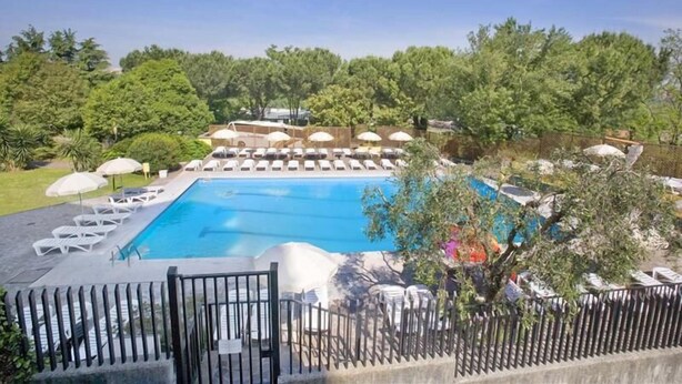 Outdoor pool - Quality Hotel Rouge et Noir Roma (Rome)