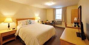 Kamar Premier, 1 Tempat Tidur Queen, pemandangan pelabuhan | Seprai premium, tempat tidur Select Comfort, dan didekorasi berbeda-beda