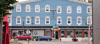 Smugglers Cove Inn