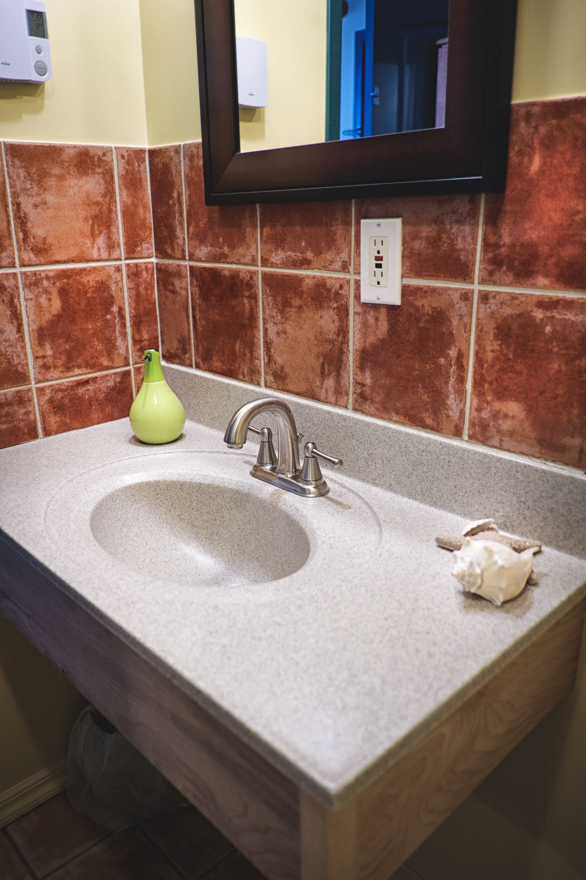 premier room, 1 king bed, harbour view | bathroom sink