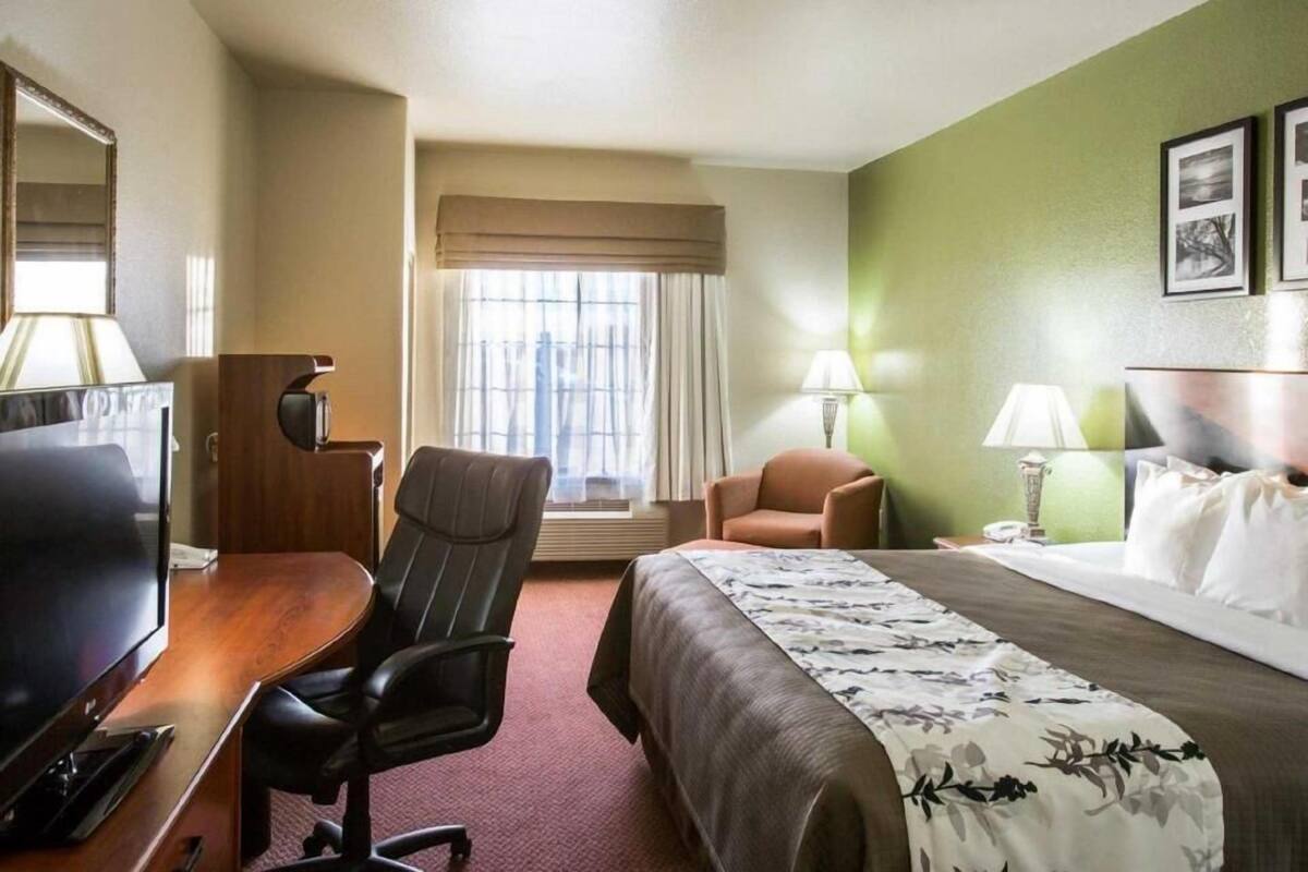 In-room safe, desk, laptop workspace, iron/ironing board