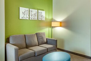 Suite, 1 kingsize-seng med sovesofa | Safe på rommet, skrivebord og skrivebord for bærbar PC