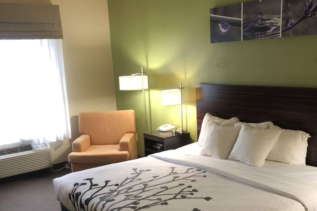 In-room safe, desk, laptop workspace, iron/ironing board