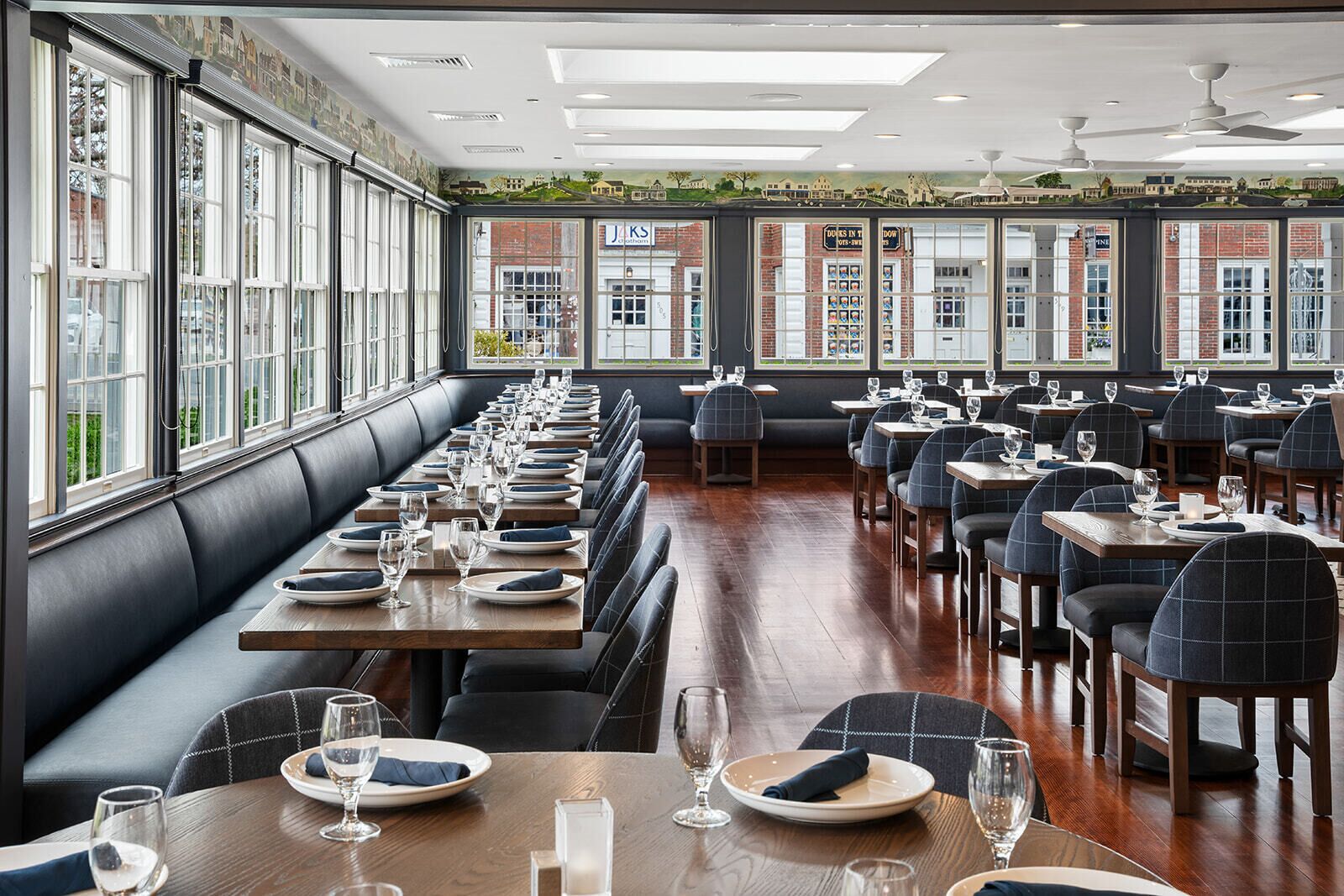 Se sirven desayunos, comidas y cocina americana con vista al jardín