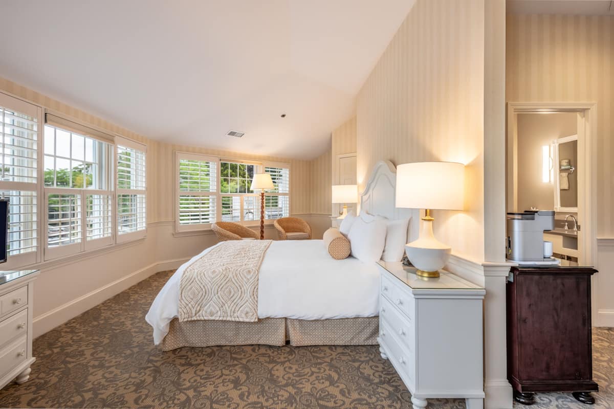 Junior Suite, 1 King Bed | 1 bedroom, premium bedding, pillowtop beds, in-room safe