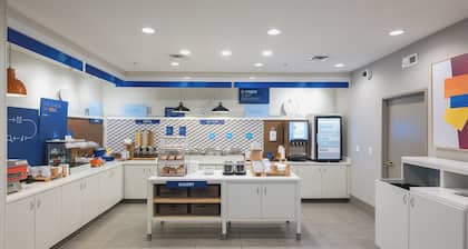 Holiday Inn Express & Suites Marquette by IHG