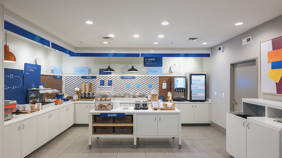 Holiday Inn Express & Suites Marquette by IHG