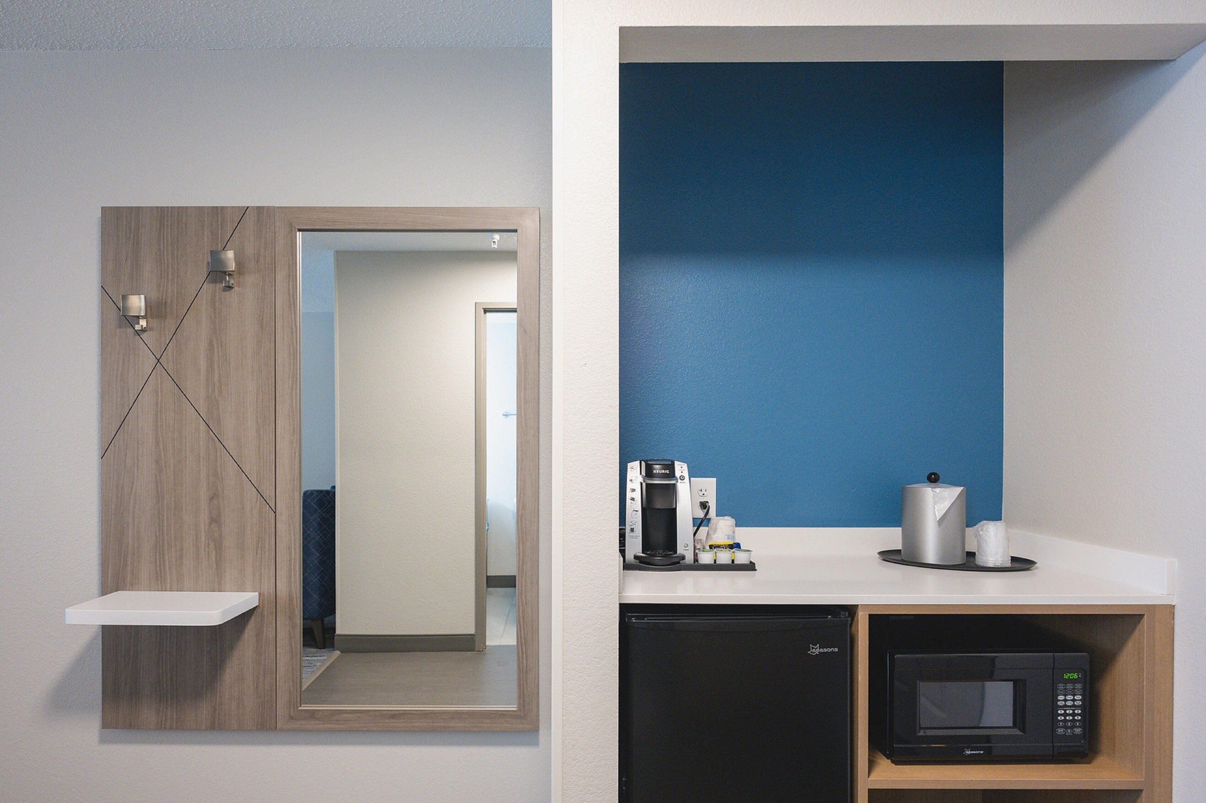 1 bedroom, premium bedding, pillow-top beds, desk