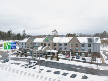 Holiday Inn Express & Suites Marquette by IHG