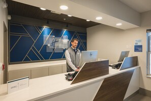 Exterior - Holiday Inn Express & Suites Marquette by IHG (Marquette)
