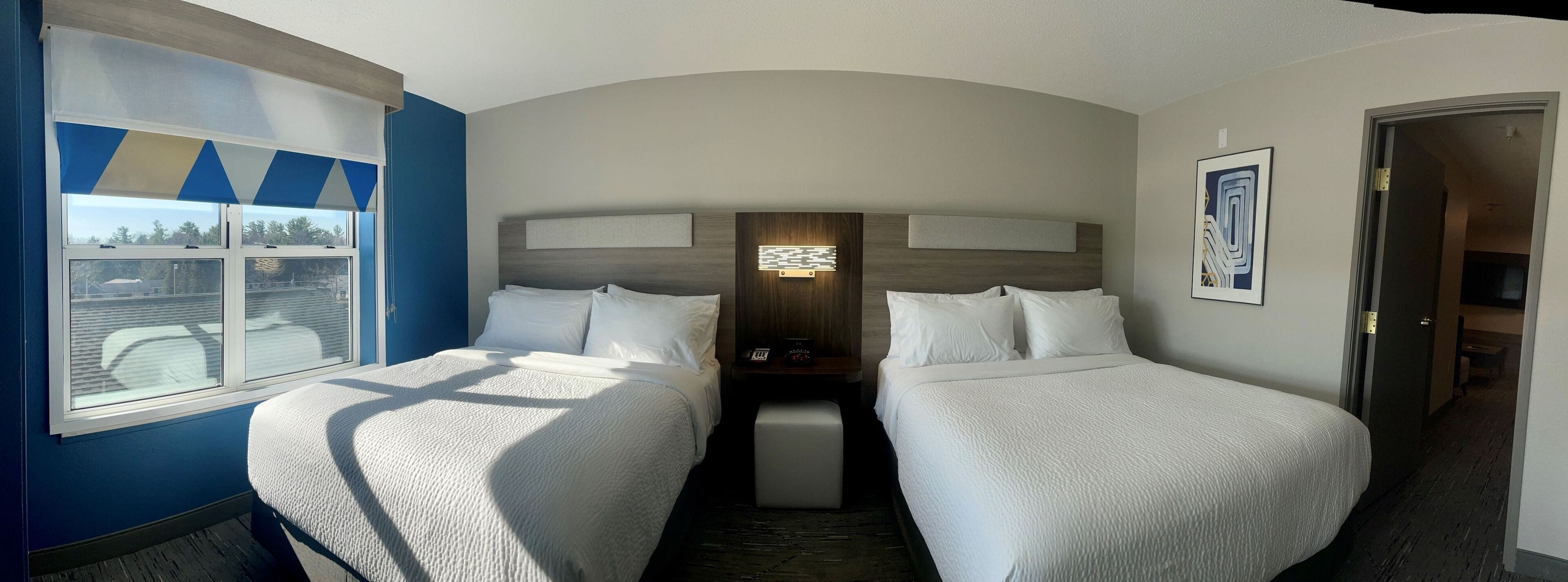 套房, 1 间卧室 | 高档床上用品、加厚床垫、办公桌、遮光窗帘