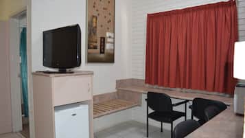 Familienzimmer | Schreibtisch, schallisolierte Zimmer, Bügeleisen/Bügelbrett