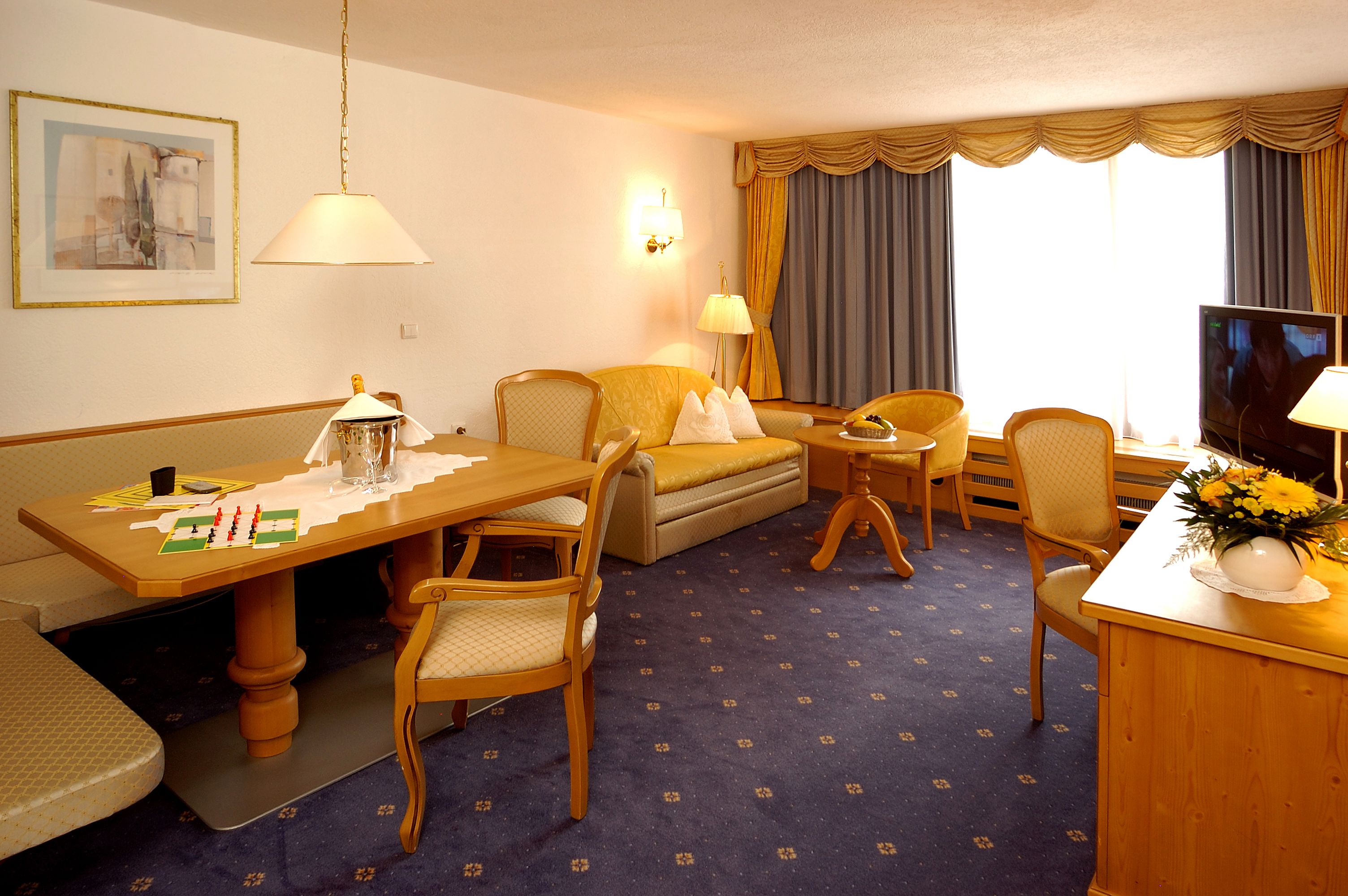 suite, 2 bedrooms | living area | 40-inch lcd tv with digital channels, tv