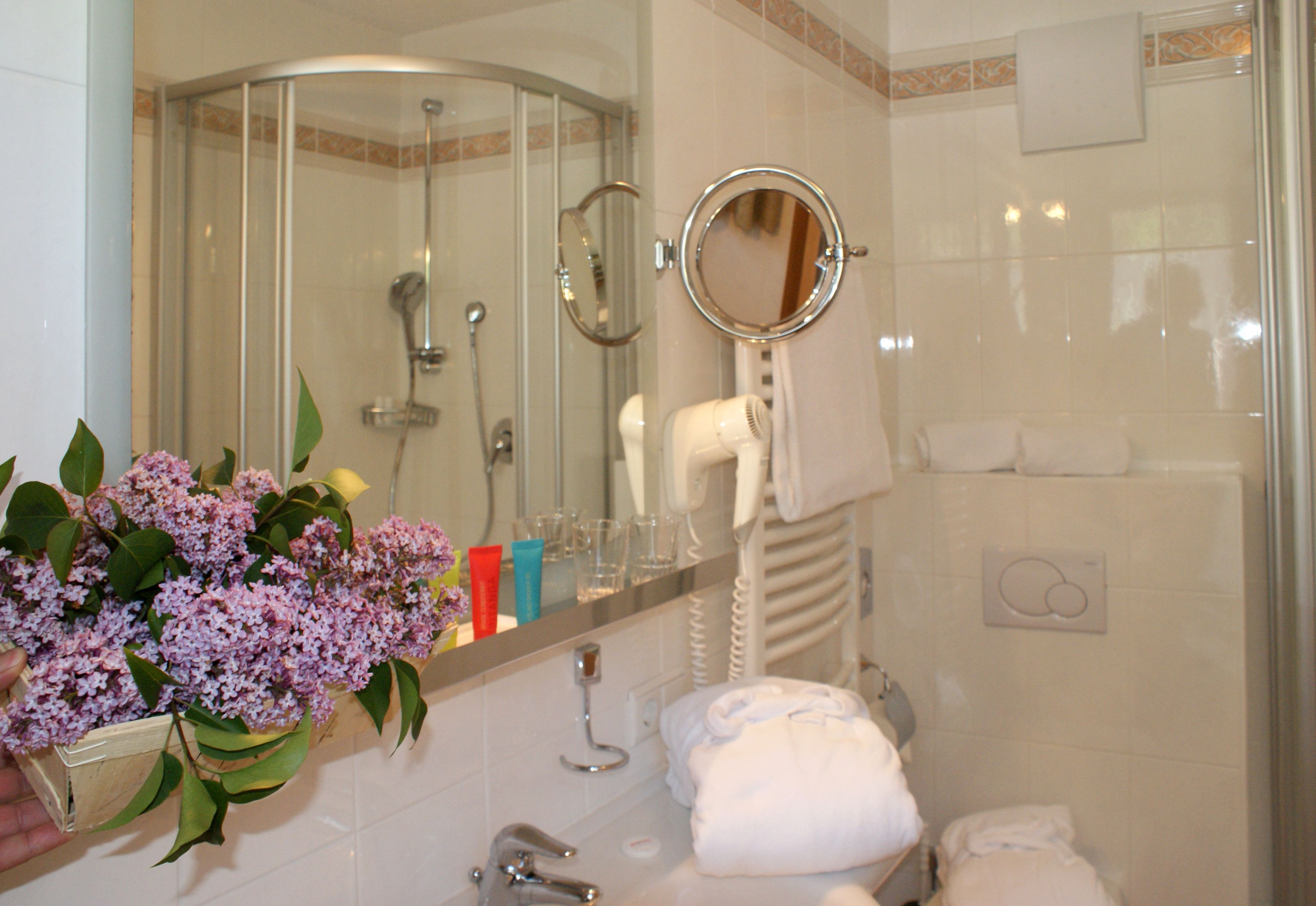 suite, 2 bedrooms | bathroom | combined shower/bathtub, free toiletries, hair dryer, slippers