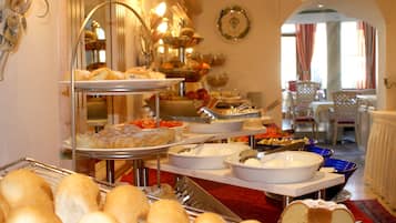 Daily buffet breakfast (EUR 17 per person)