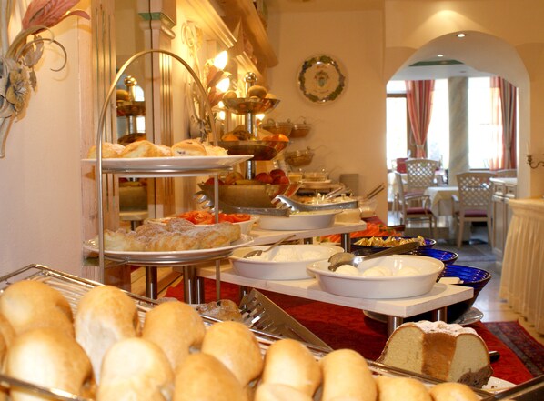 Dagelijks ontbijtbuffet (EUR 17 per persoon)