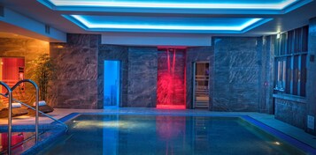Couples treatment rooms, sauna, steam room, body treatments