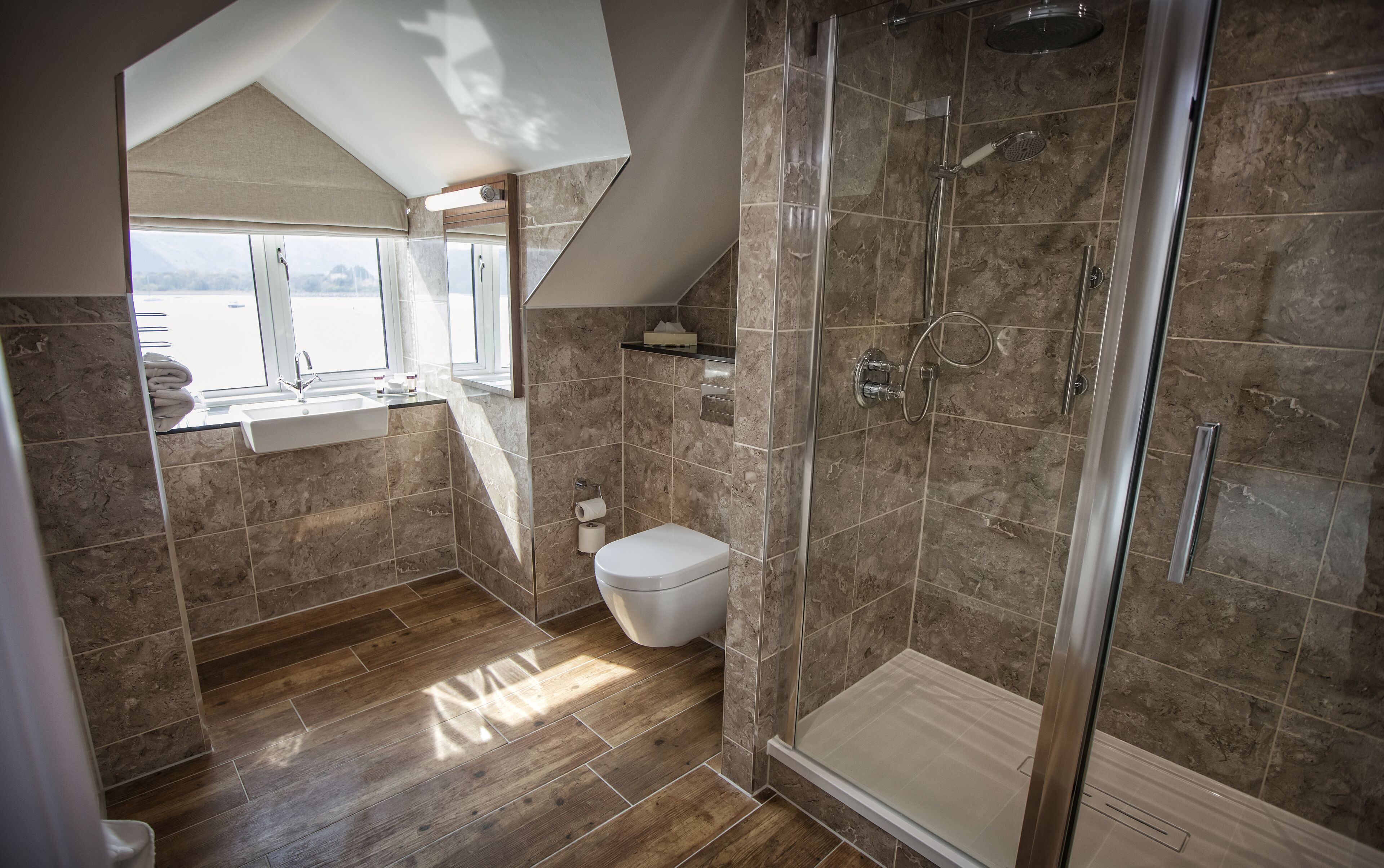 executive room, 1 double bed | bathroom | free toiletries, hair dryer, bathrobes, towels