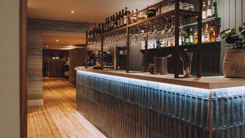 Breakfast, lunch, dinner served; British cuisine