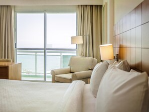 Minibar, caja fuerte, cortinas opacas y sistema de insonorización