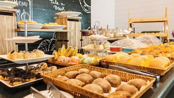 Daily buffet breakfast for a fee