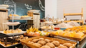 Petit déjeuner buffet servi tous les jours en supplément