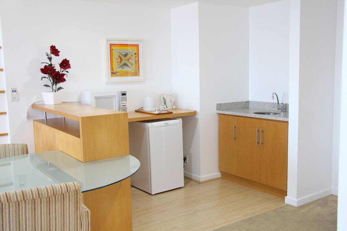 suite, 1 king bed, partial sea view | minibar, in-room safe, blackout curtains, soundproofing