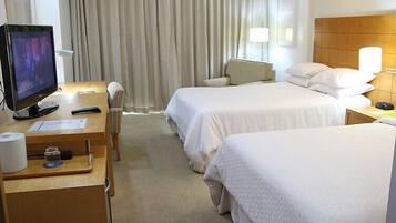Standard Room, 2 Twin Beds, Sea View | Minibar, in-room safe, blackout drapes, soundproofing