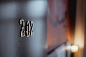 Colchones con pillow-top, decoración personalizada y escritorio 