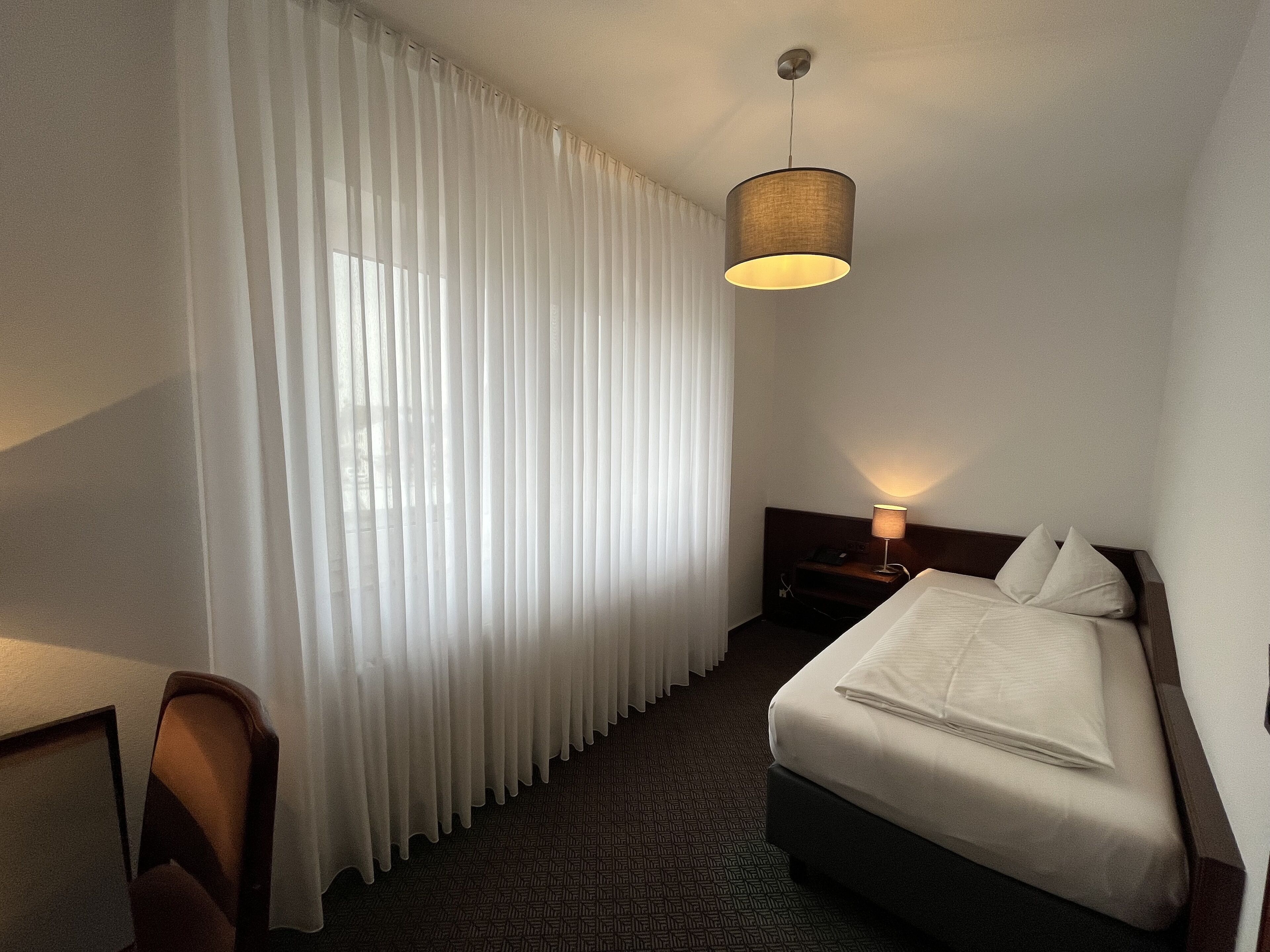 basic single room | hypo-allergenic bedding, desk, soundproofing, free wifi