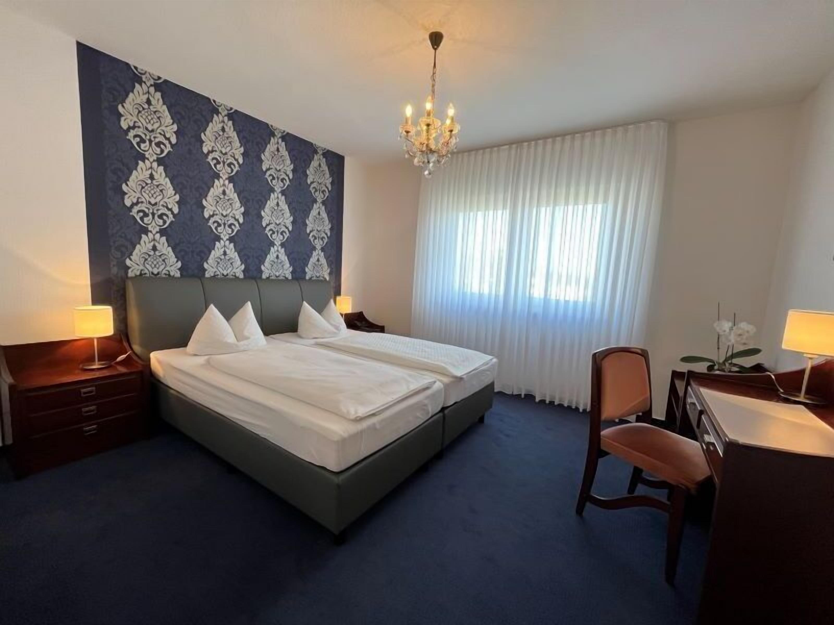 comfort double room, 1 king bed | hypo-allergenic bedding, desk, soundproofing, free wifi