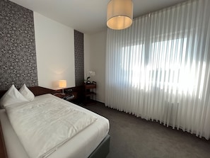 Comfort Single Room | Hypo-allergenic bedding, desk, soundproofing, free WiFi
