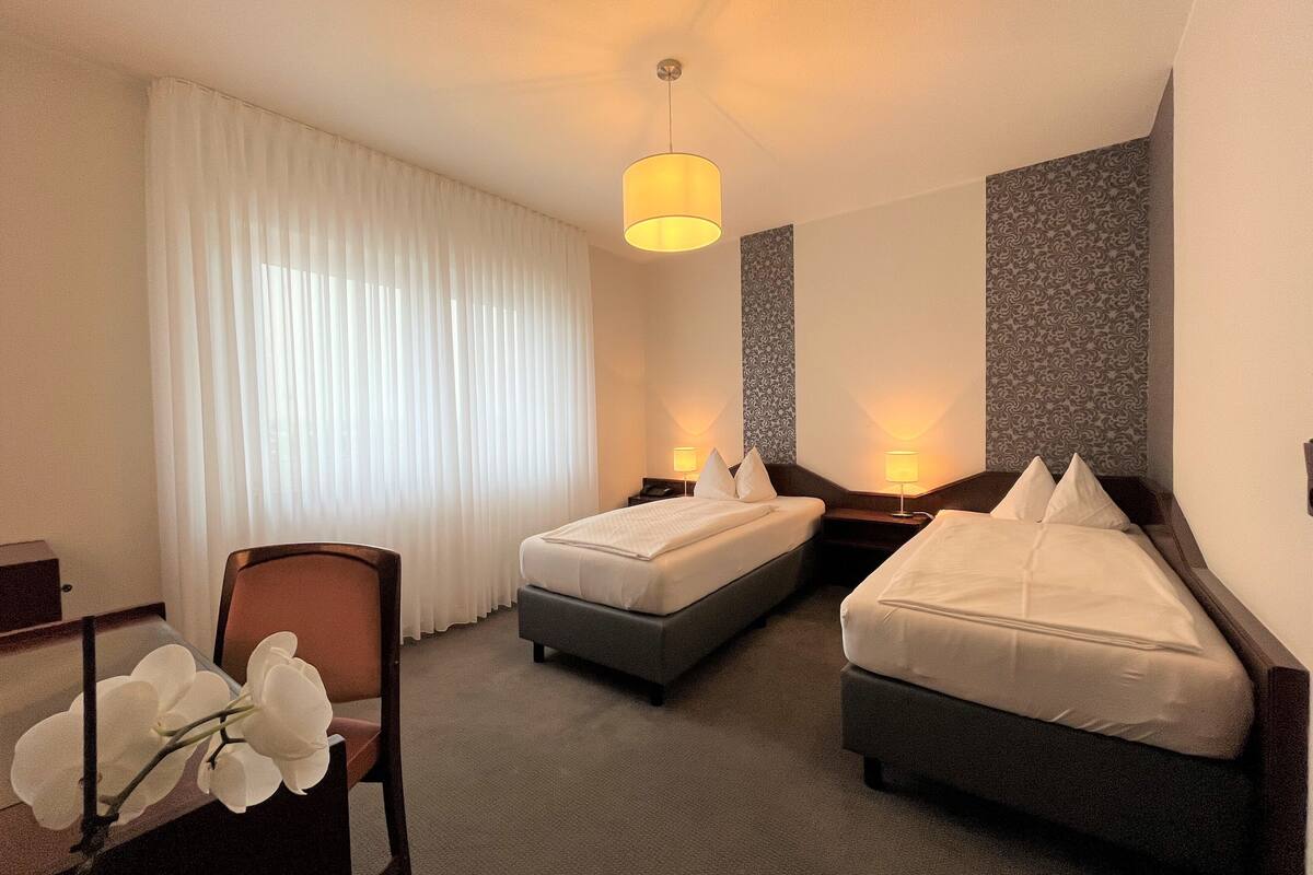 twin room | hypo-allergenic bedding, desk, soundproofing, free wifi