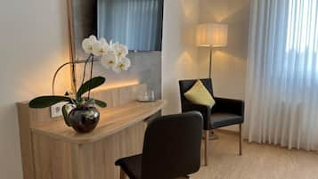 Basic Double Room | Living area | 40-inch flat-screen TV with cable channels, TV
