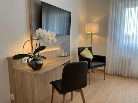 Basic Double Room | Living area. Hotel Garni Geisler