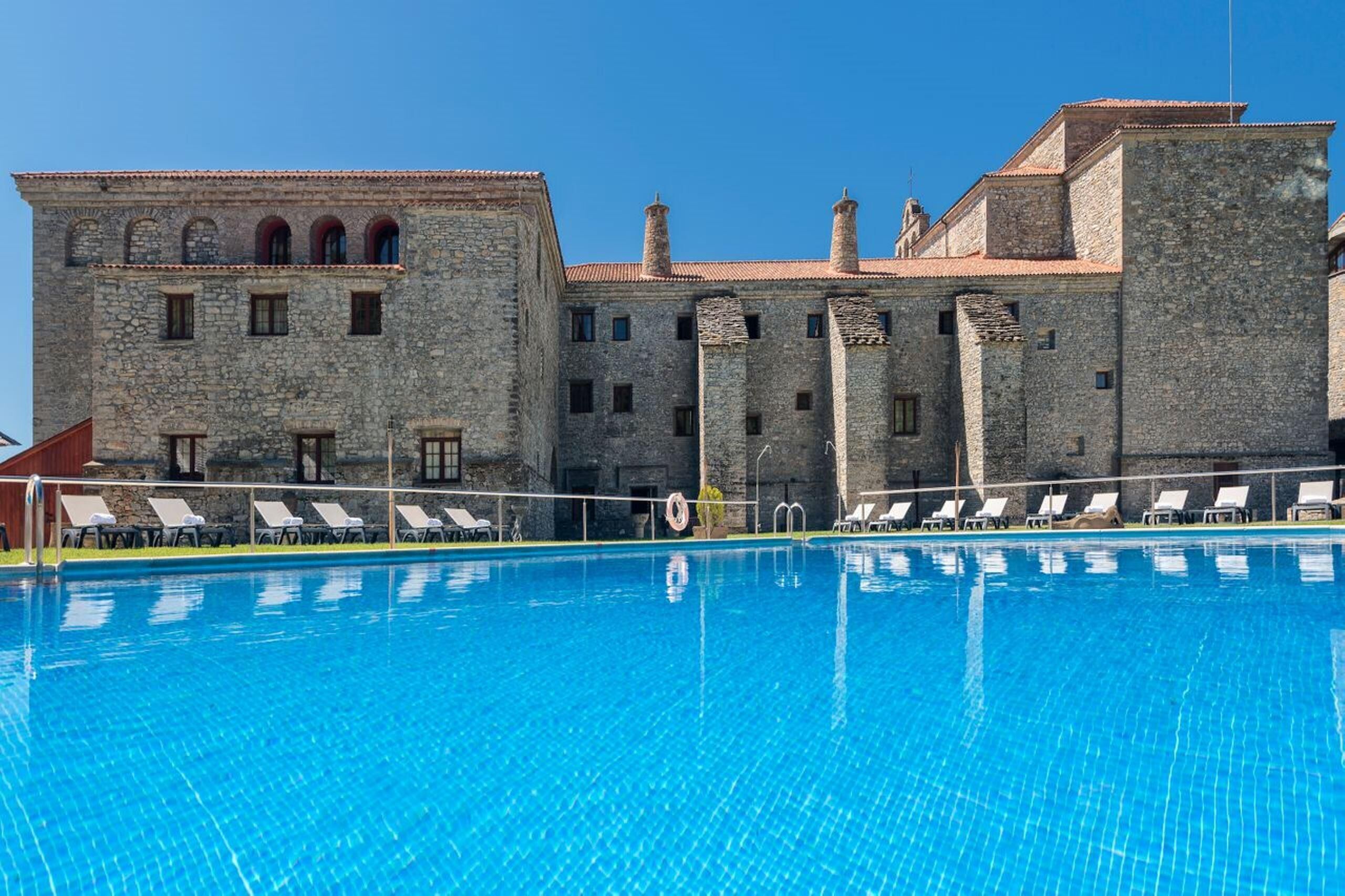 Piscine extérieure (ouverte en saison)