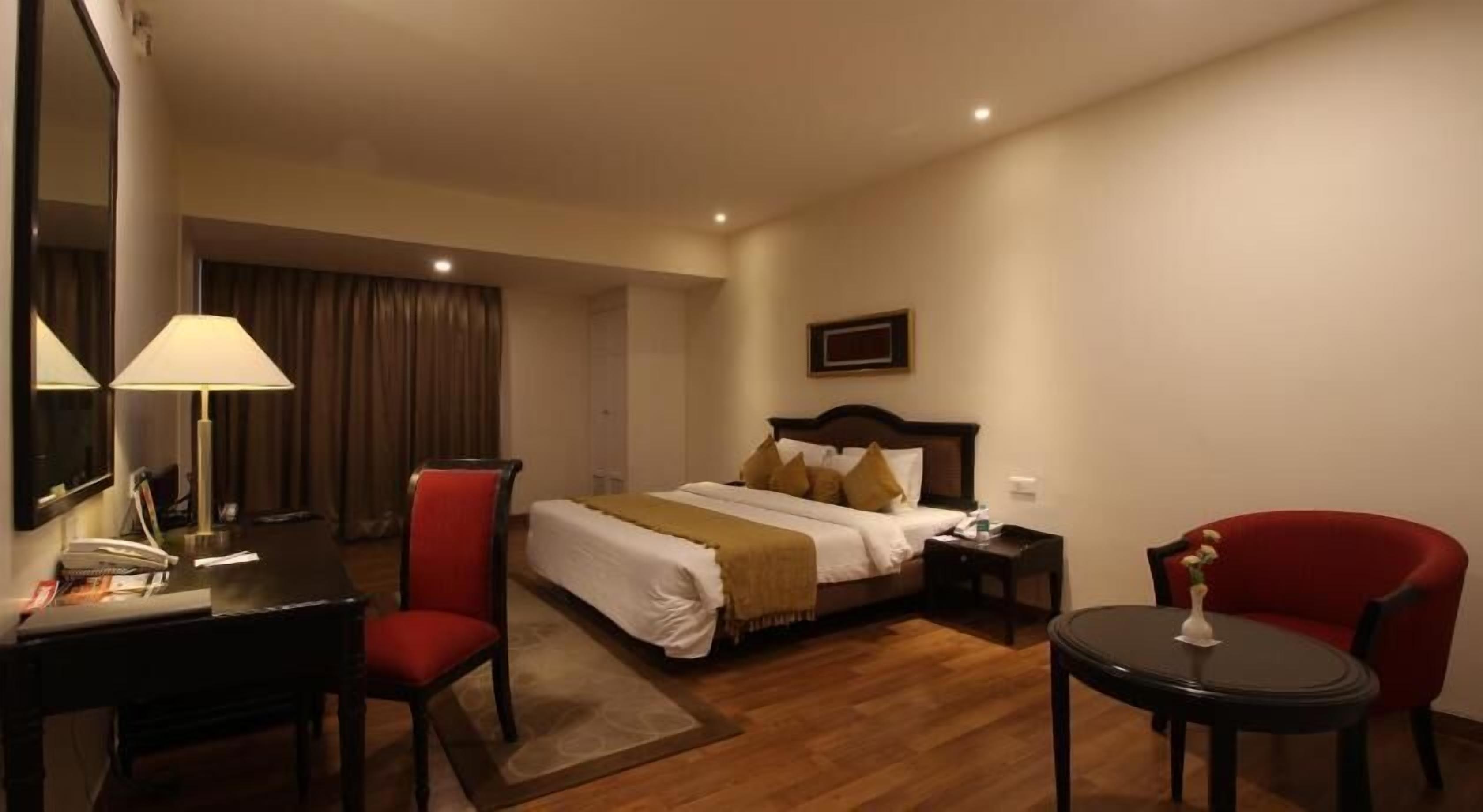 Egyptian cotton sheets, premium bedding, pillowtop beds, minibar