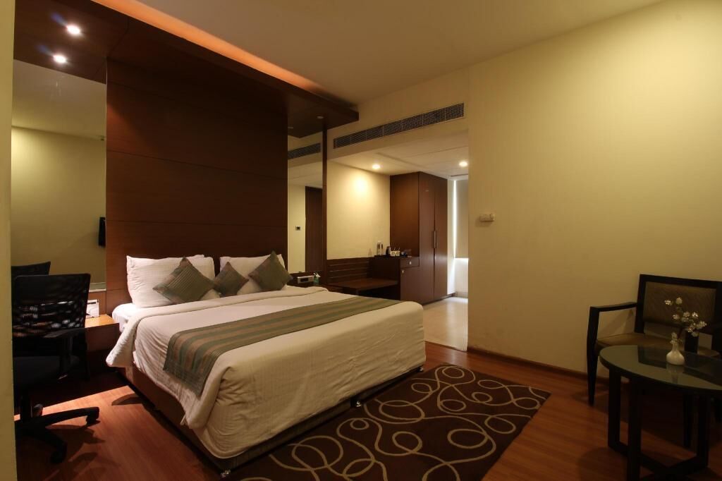 Egyptian cotton sheets, premium bedding, pillowtop beds, minibar