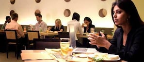 Bữa sáng buffet hàng ngày (300 INR/mỗi người)