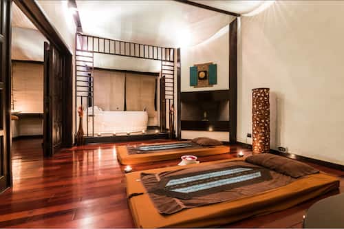 Couples treatment rooms, sauna, hot tub, body treatments, mud baths