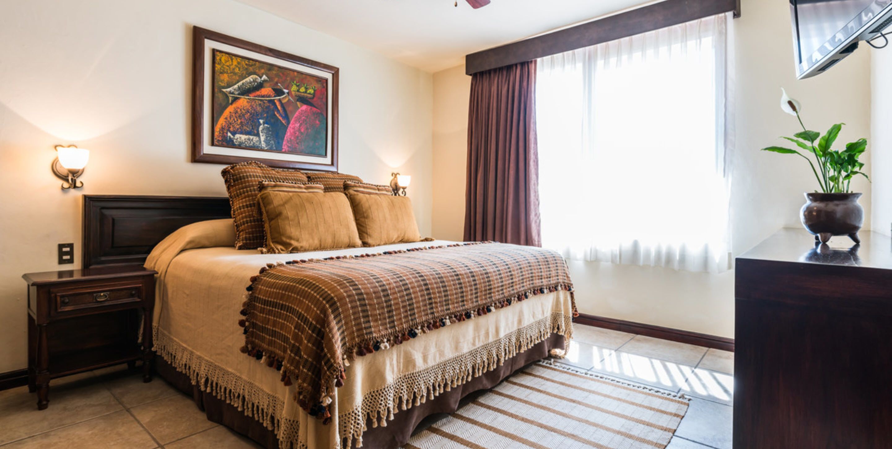Habitación superior, 1 cama de matrimonio grande (Suite) | Ropa de cama hipoalergénica, edredones de plumas, caja fuerte