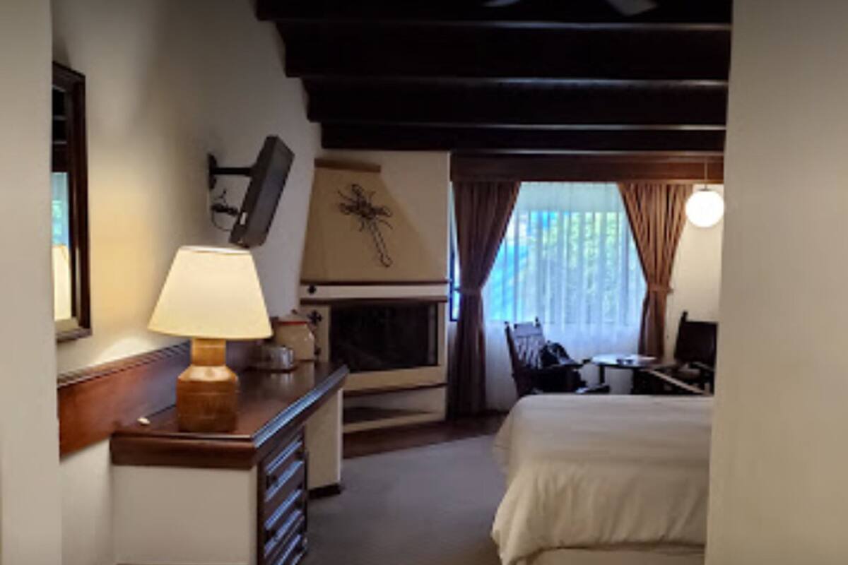 villa | hypo-allergenic bedding, down duvets, in-room safe, desk