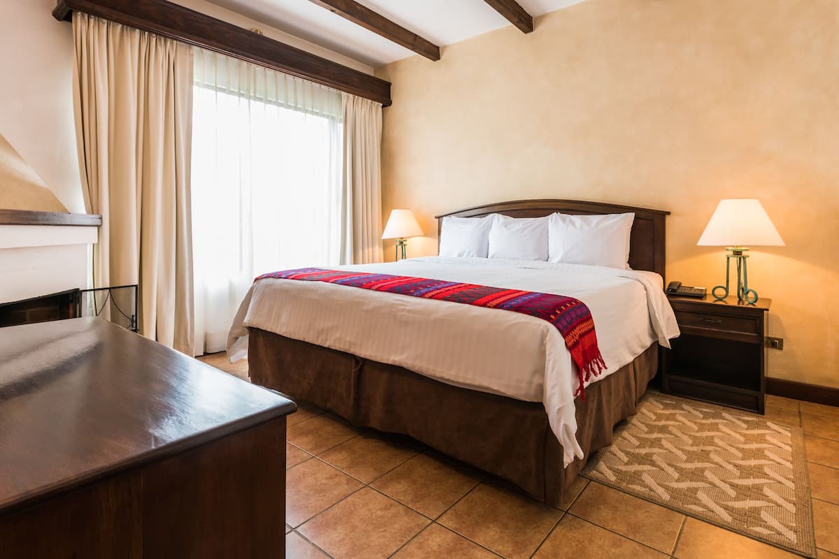 villa | hypo-allergenic bedding, down duvets, in-room safe, desk