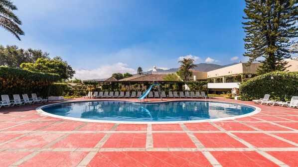 3 outdoor pools, pool umbrellas