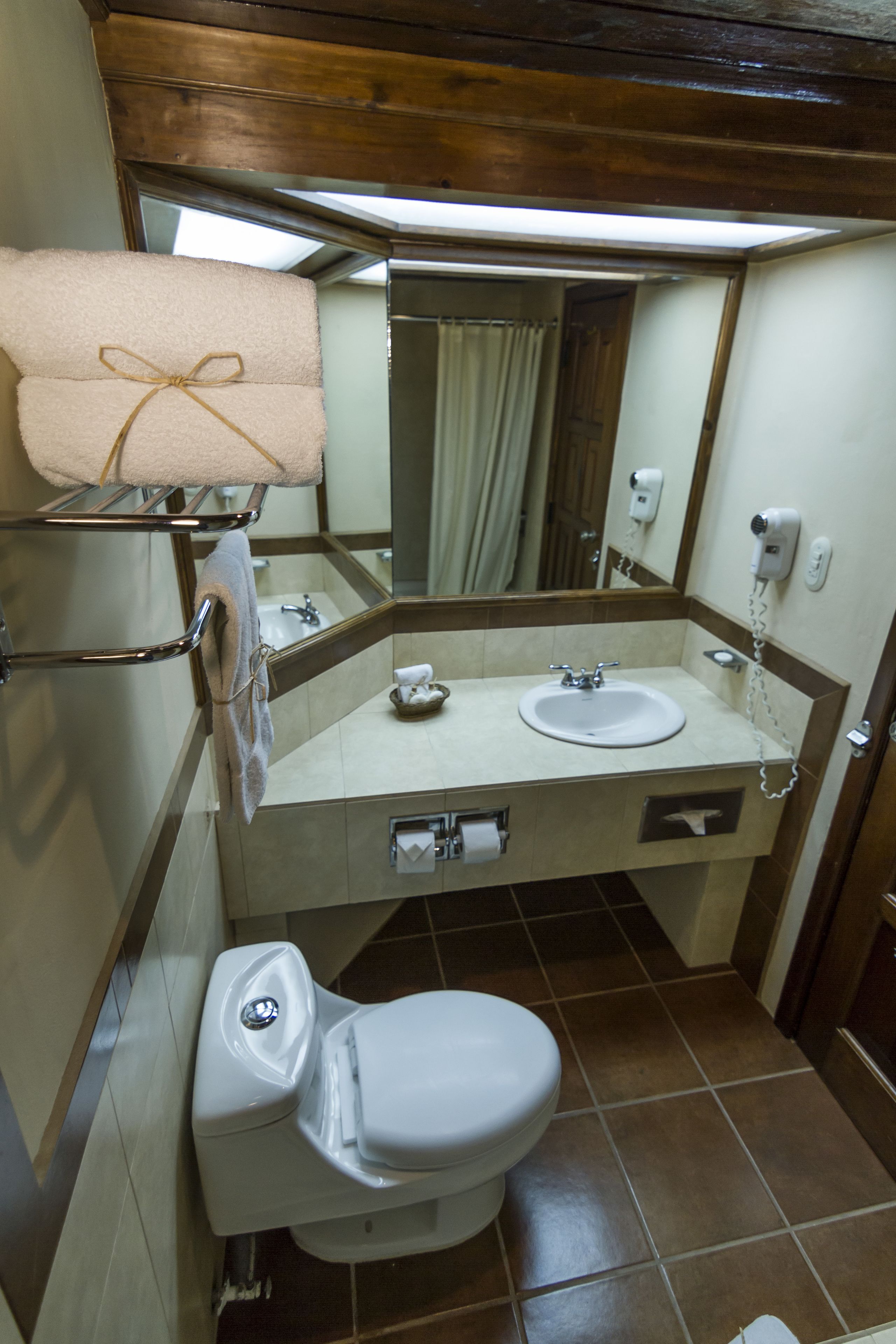 shower, rainfall showerhead, free toiletries, hair dryer