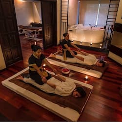 Salas para tratamentos a dois, sauna seca, banheira de hidromassagem
